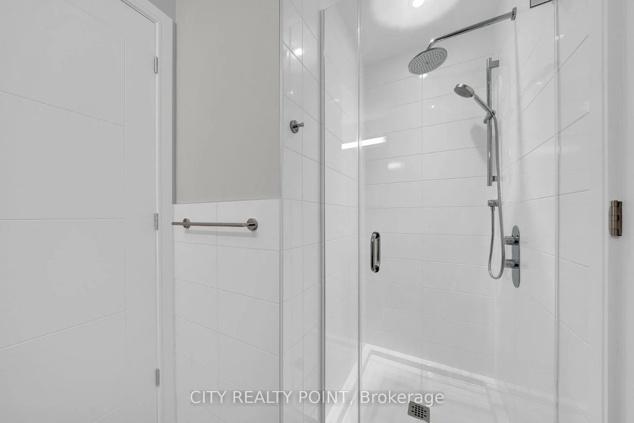 664, Spadina, University, Toronto