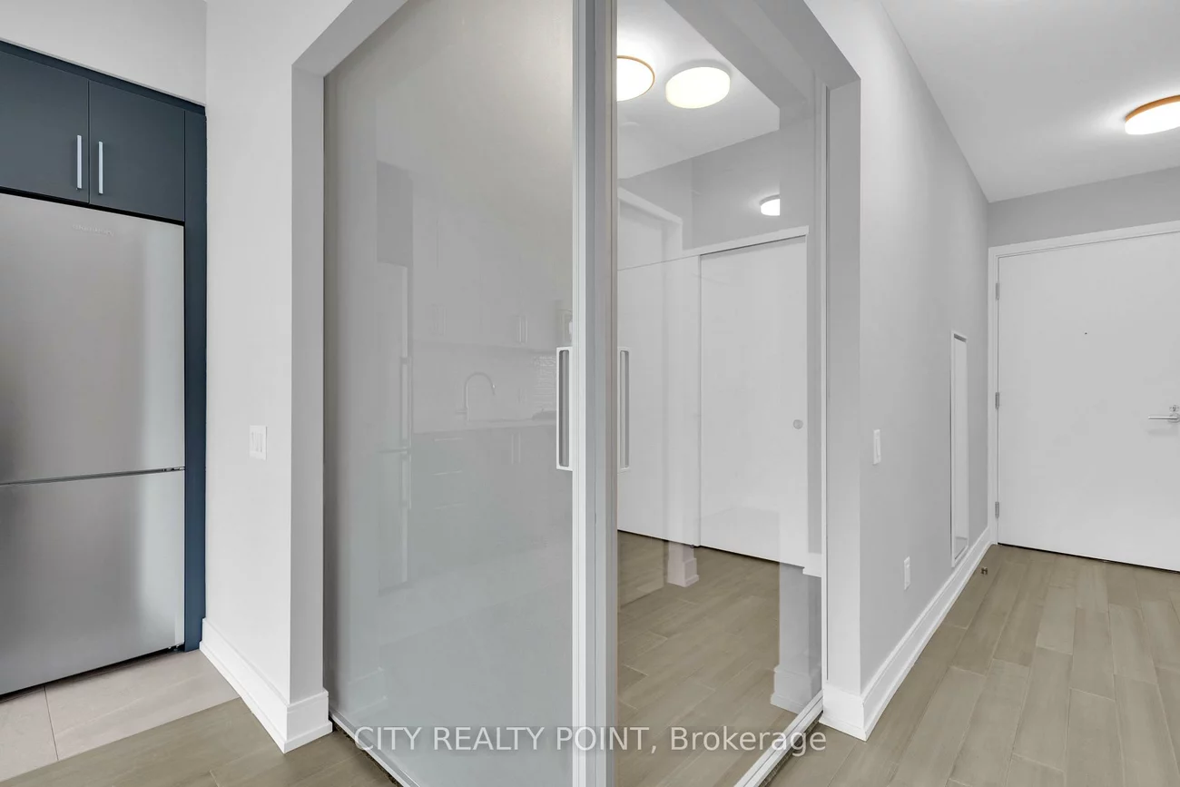 664, Spadina, University, Toronto