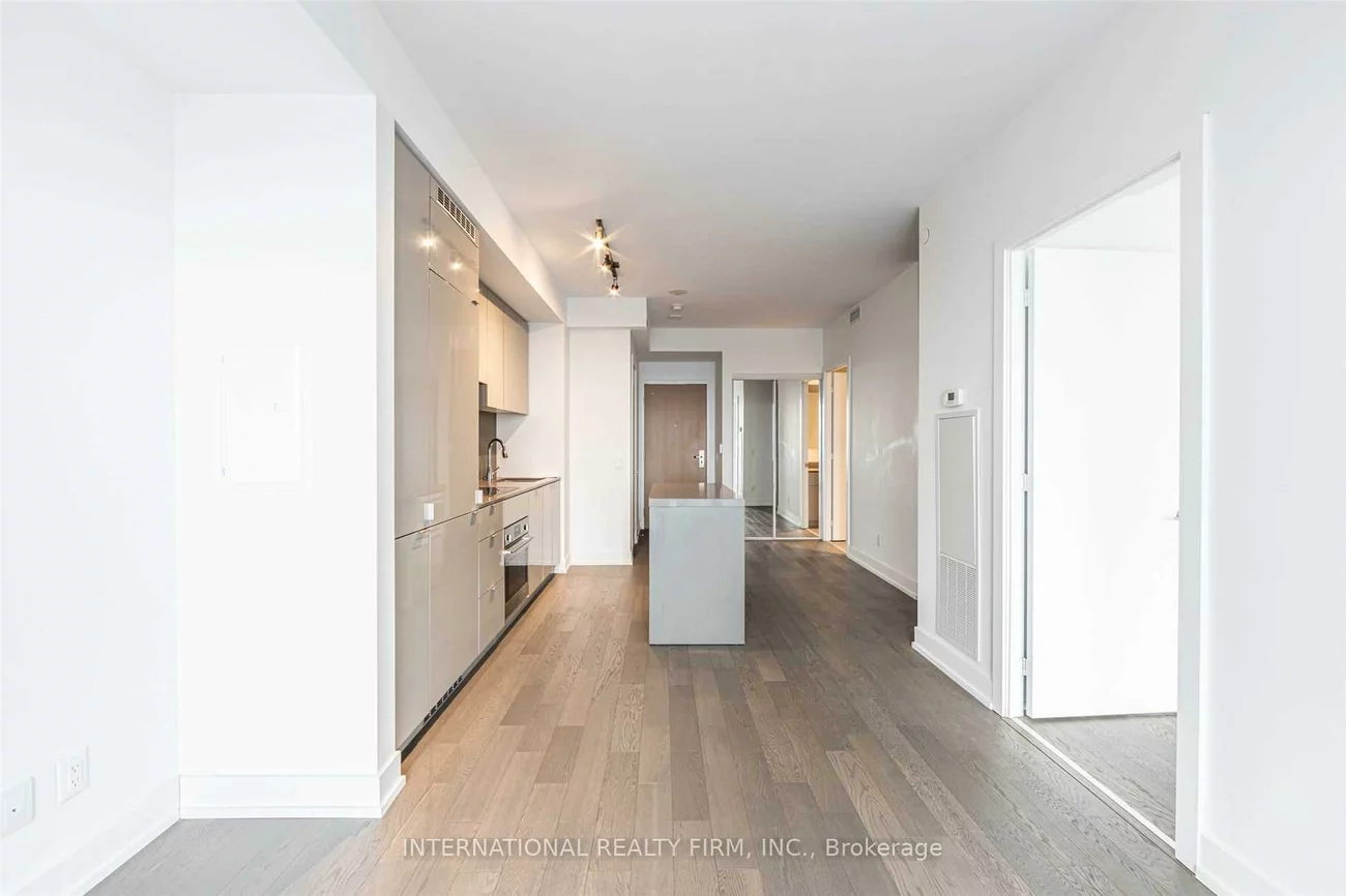 7, Grenville, Bay Street Corridor, Toronto