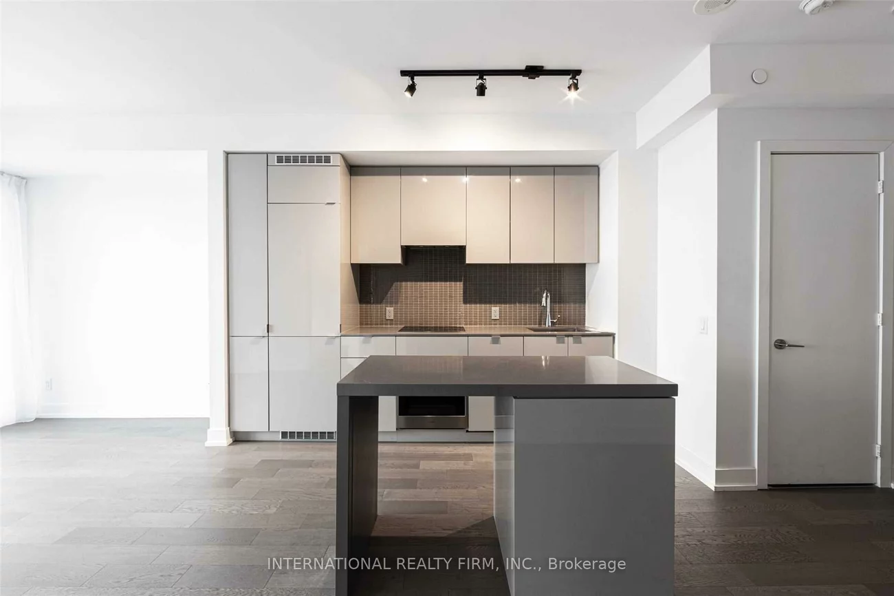 7, Grenville, Bay Street Corridor, Toronto