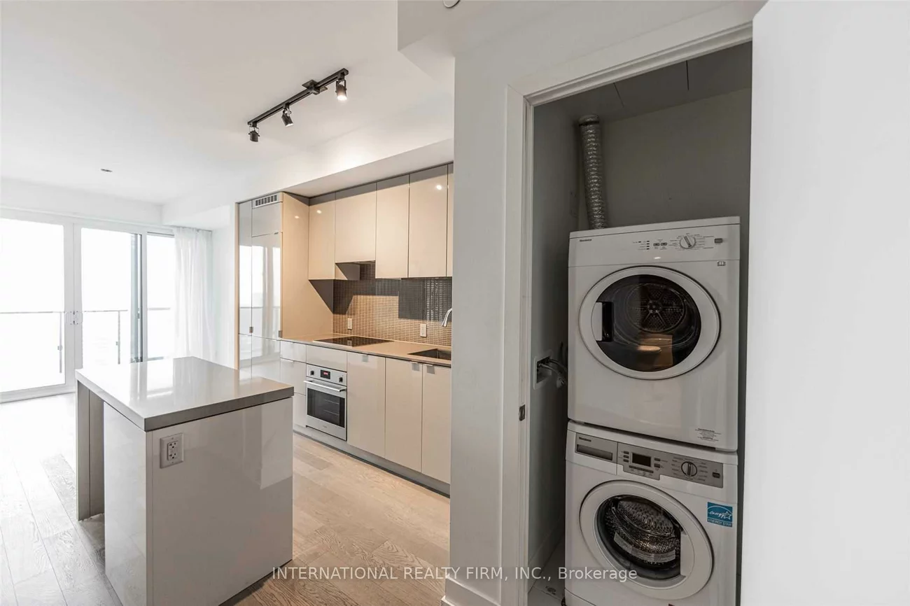 7, Grenville, Bay Street Corridor, Toronto