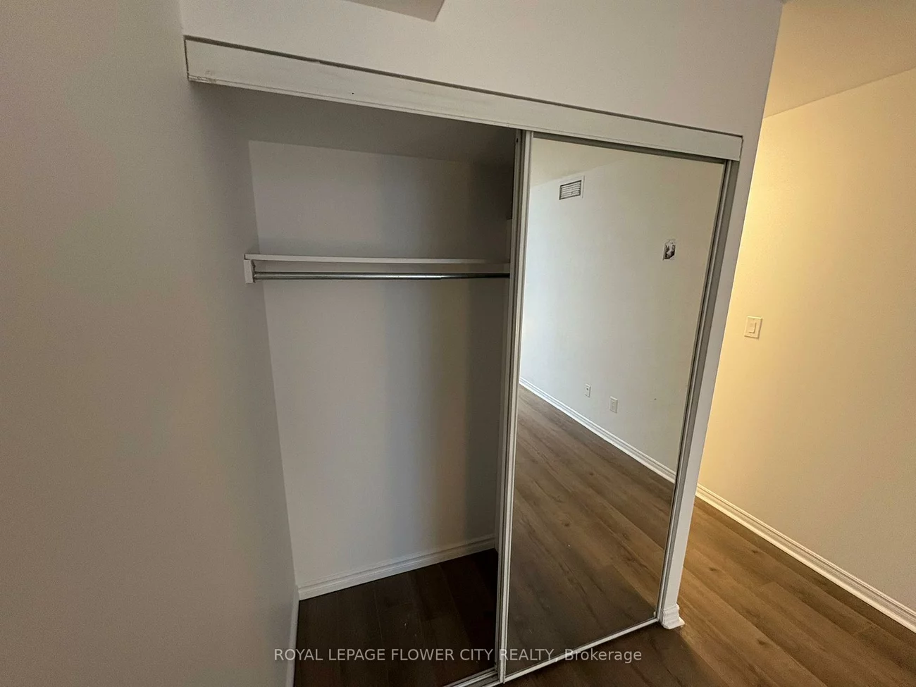 35, Empress, Willowdale East, Toronto