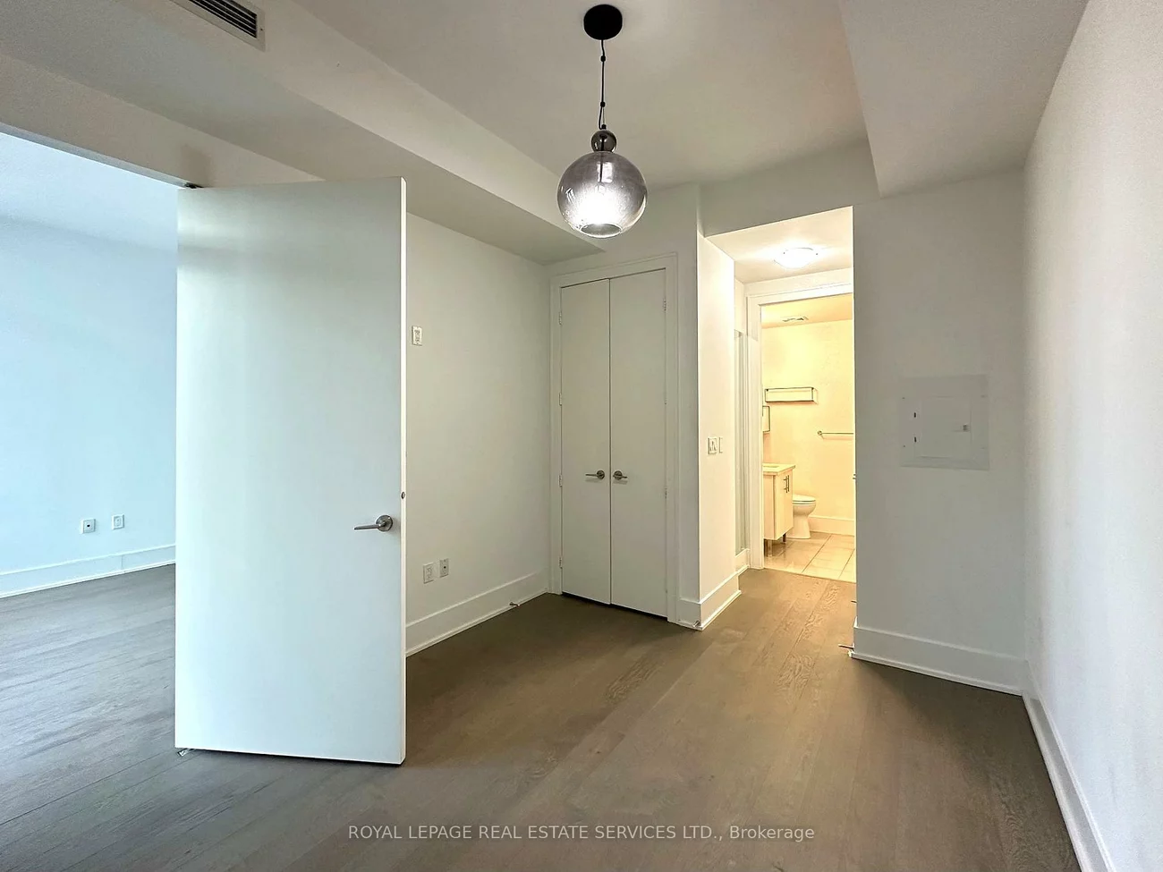 39, Queens, Waterfront Communities C8, Toronto