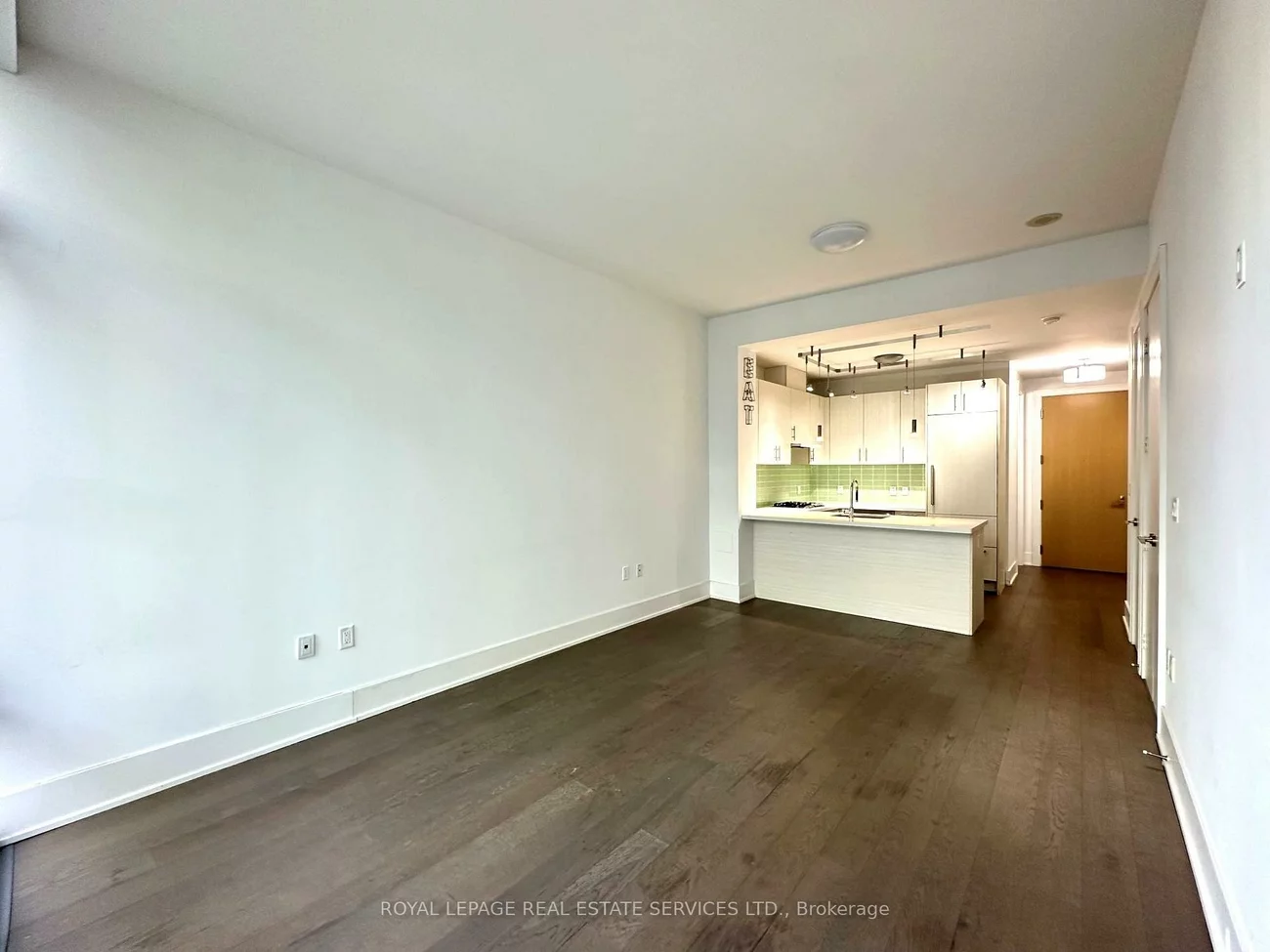 39, Queens, Waterfront Communities C8, Toronto