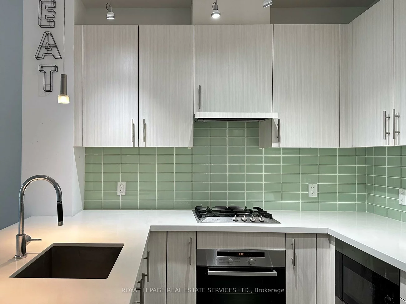 39, Queens, Waterfront Communities C8, Toronto