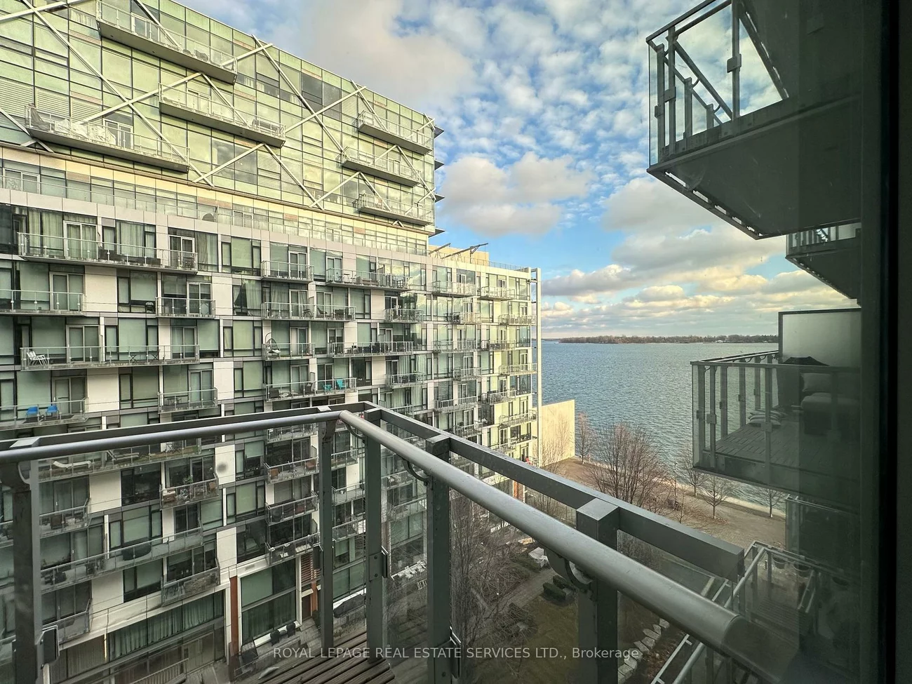 39, Queens, Waterfront Communities C8, Toronto