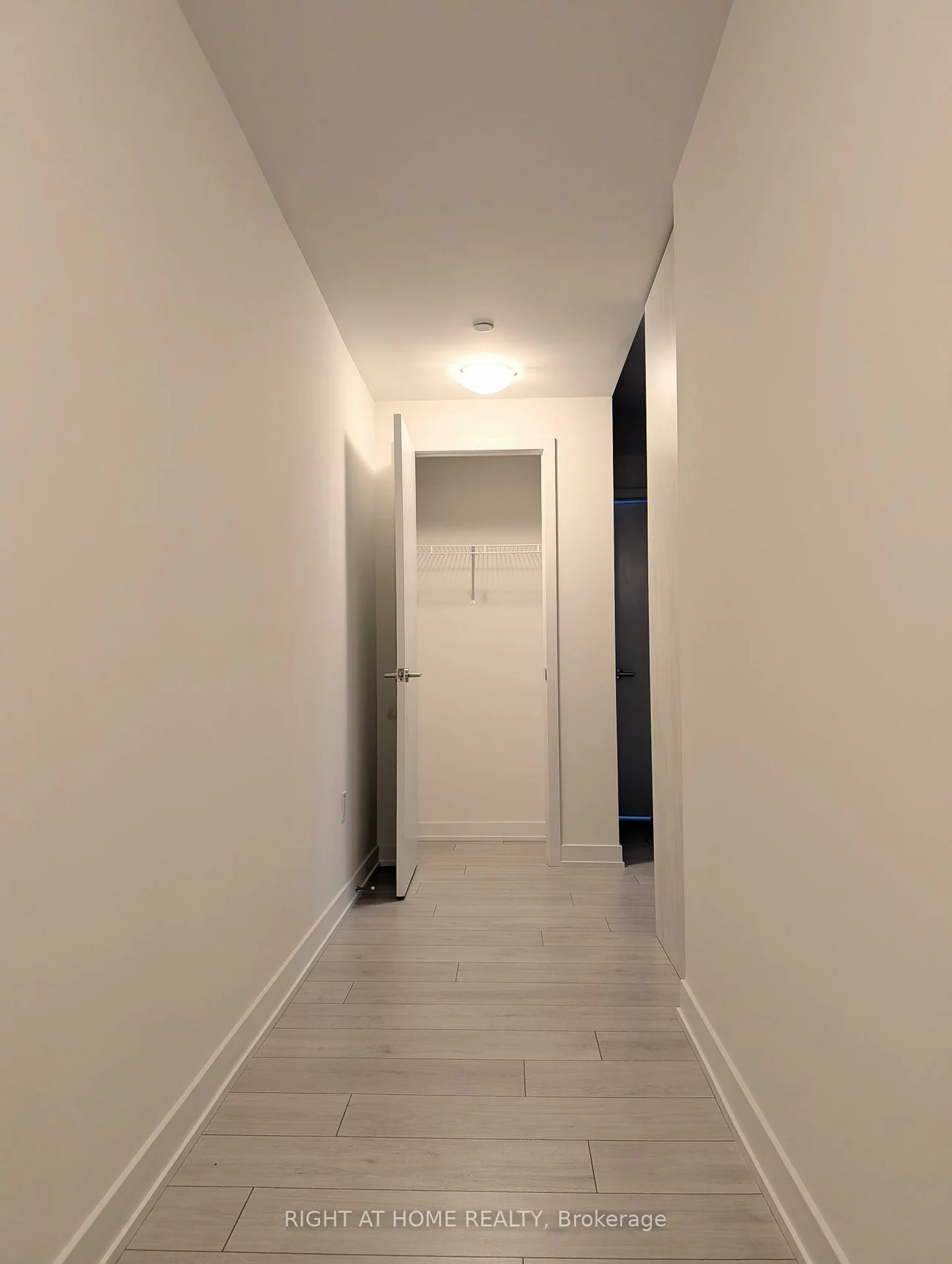 5858, Yonge, Newtonbrook West, Toronto