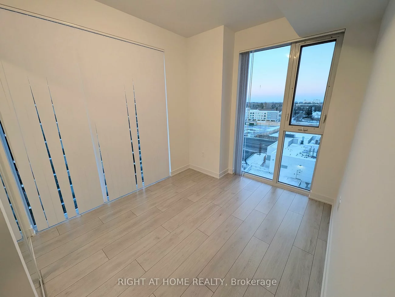 5858, Yonge, Newtonbrook West, Toronto