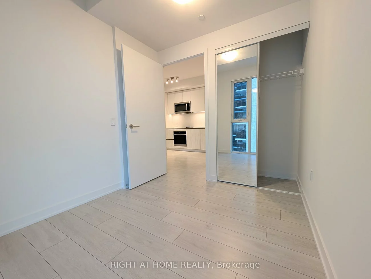 5858, Yonge, Newtonbrook West, Toronto