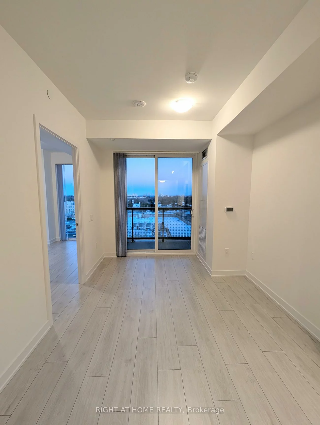 5858, Yonge, Newtonbrook West, Toronto