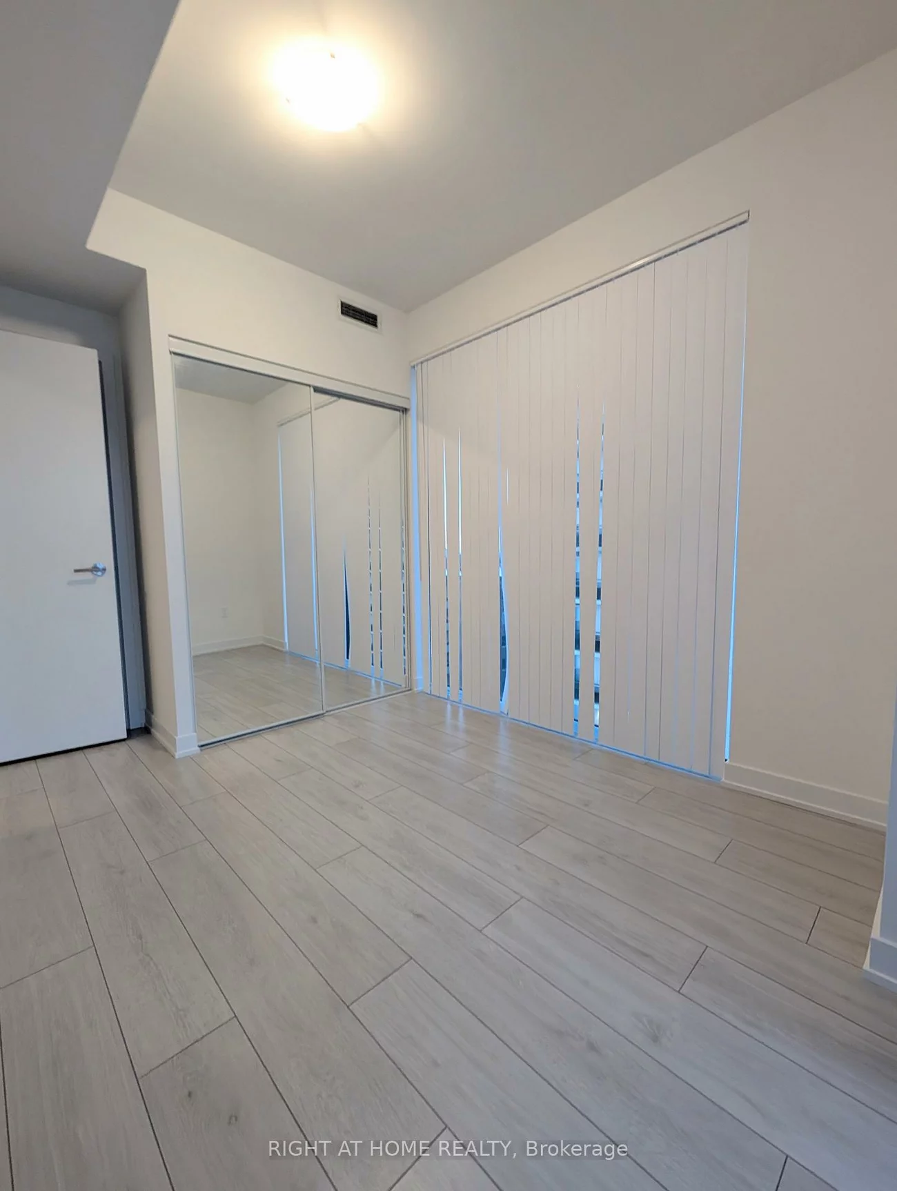 5858, Yonge, Newtonbrook West, Toronto