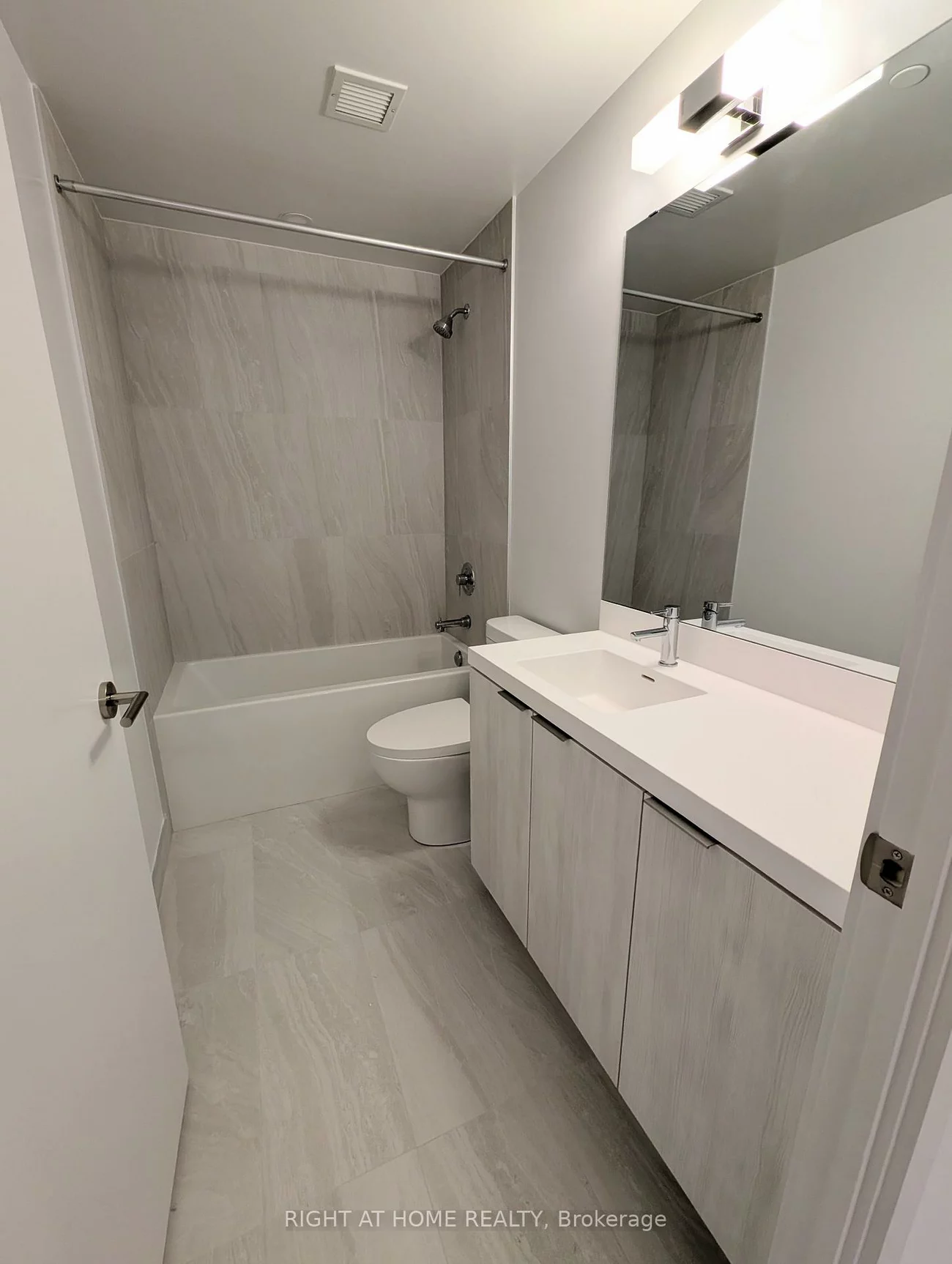 5858, Yonge, Newtonbrook West, Toronto