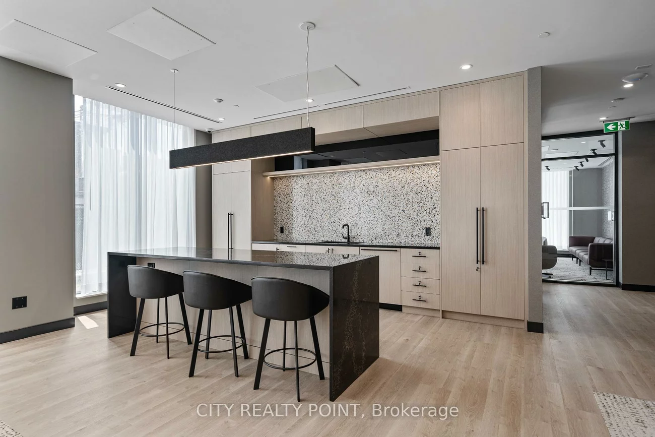 664, Spadina, University, Toronto