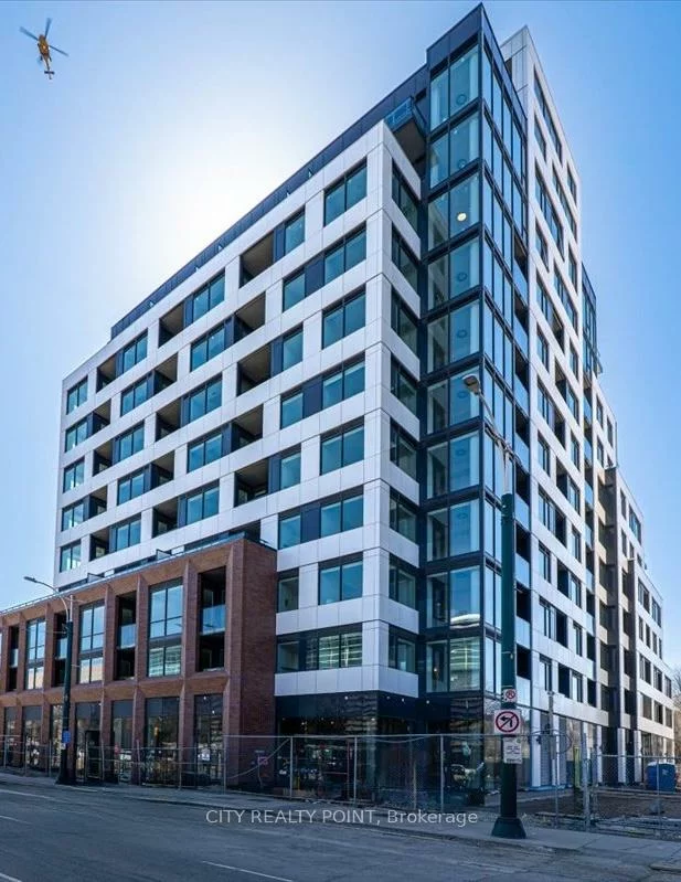 664, Spadina, University, Toronto