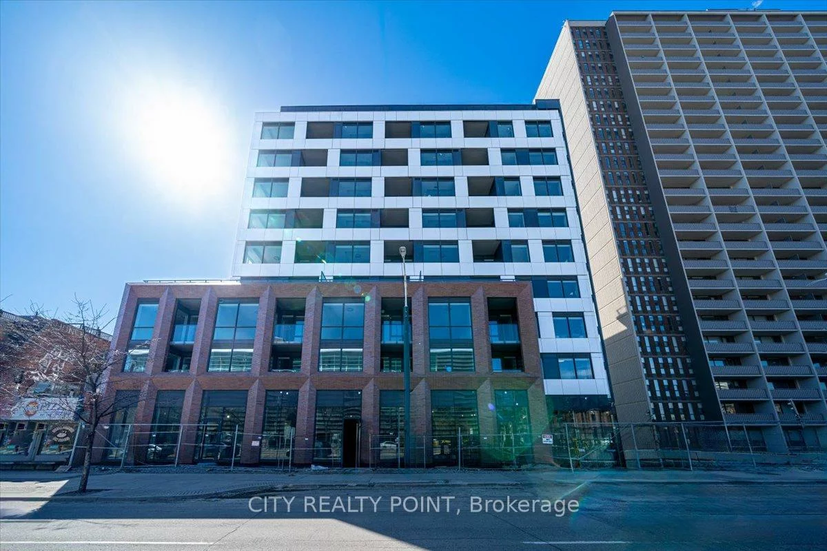 664, Spadina, University, Toronto