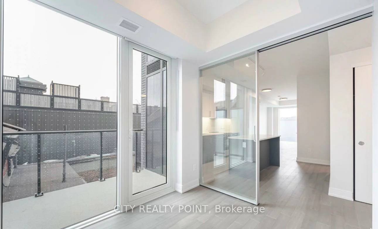 664, Spadina, University, Toronto