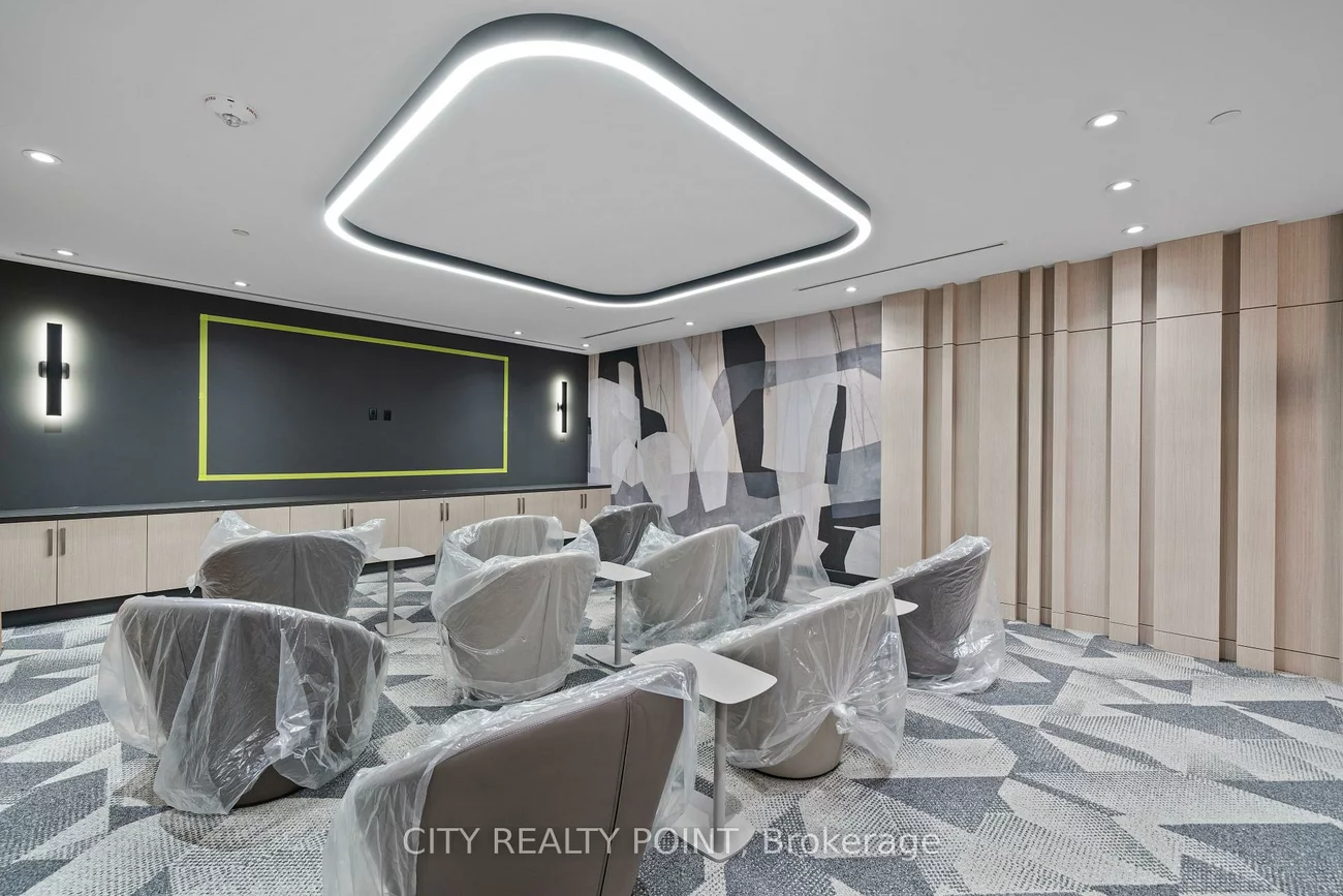 664, Spadina, University, Toronto