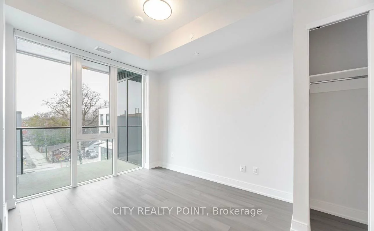 664, Spadina, University, Toronto