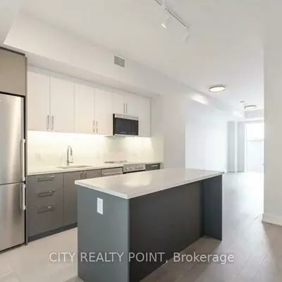 664, Spadina, University, Toronto