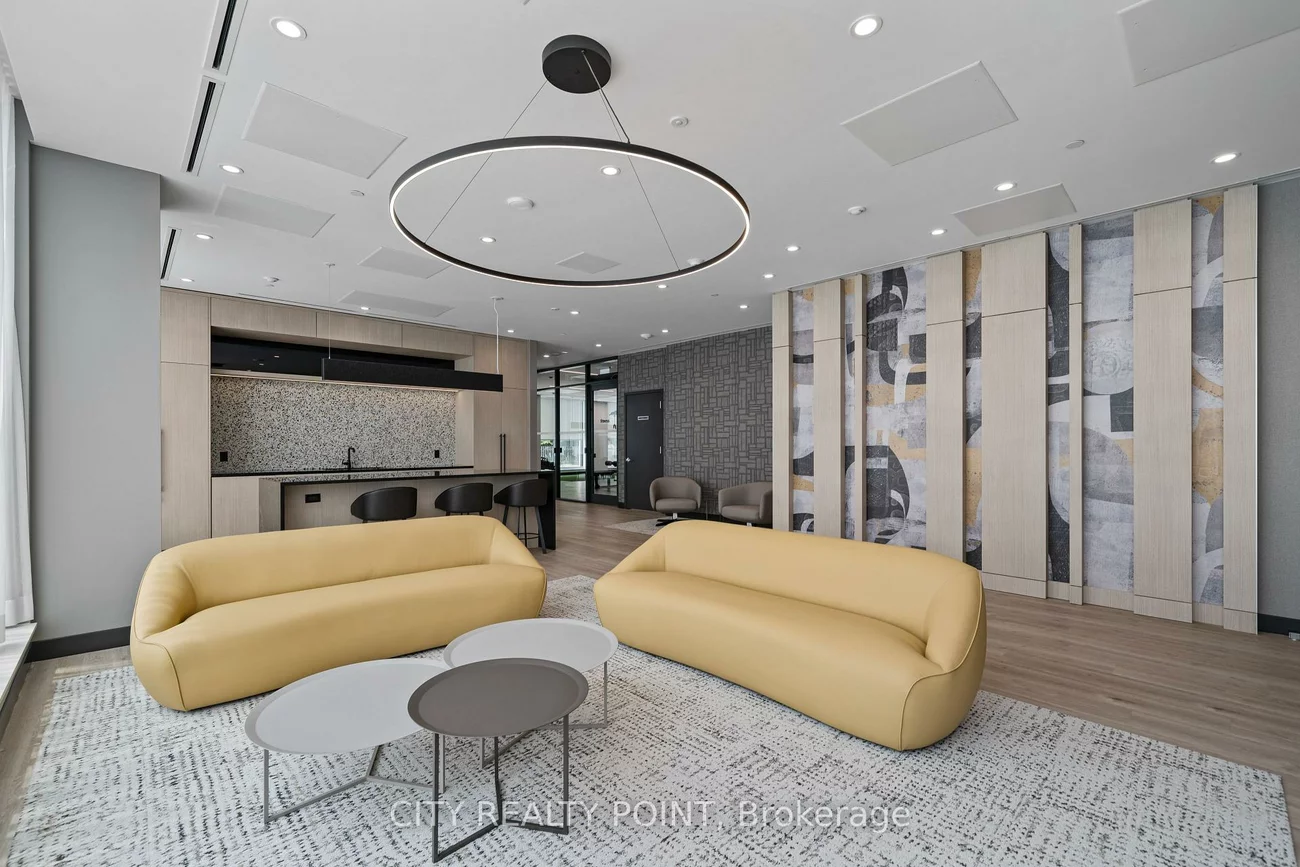 664, Spadina, University, Toronto