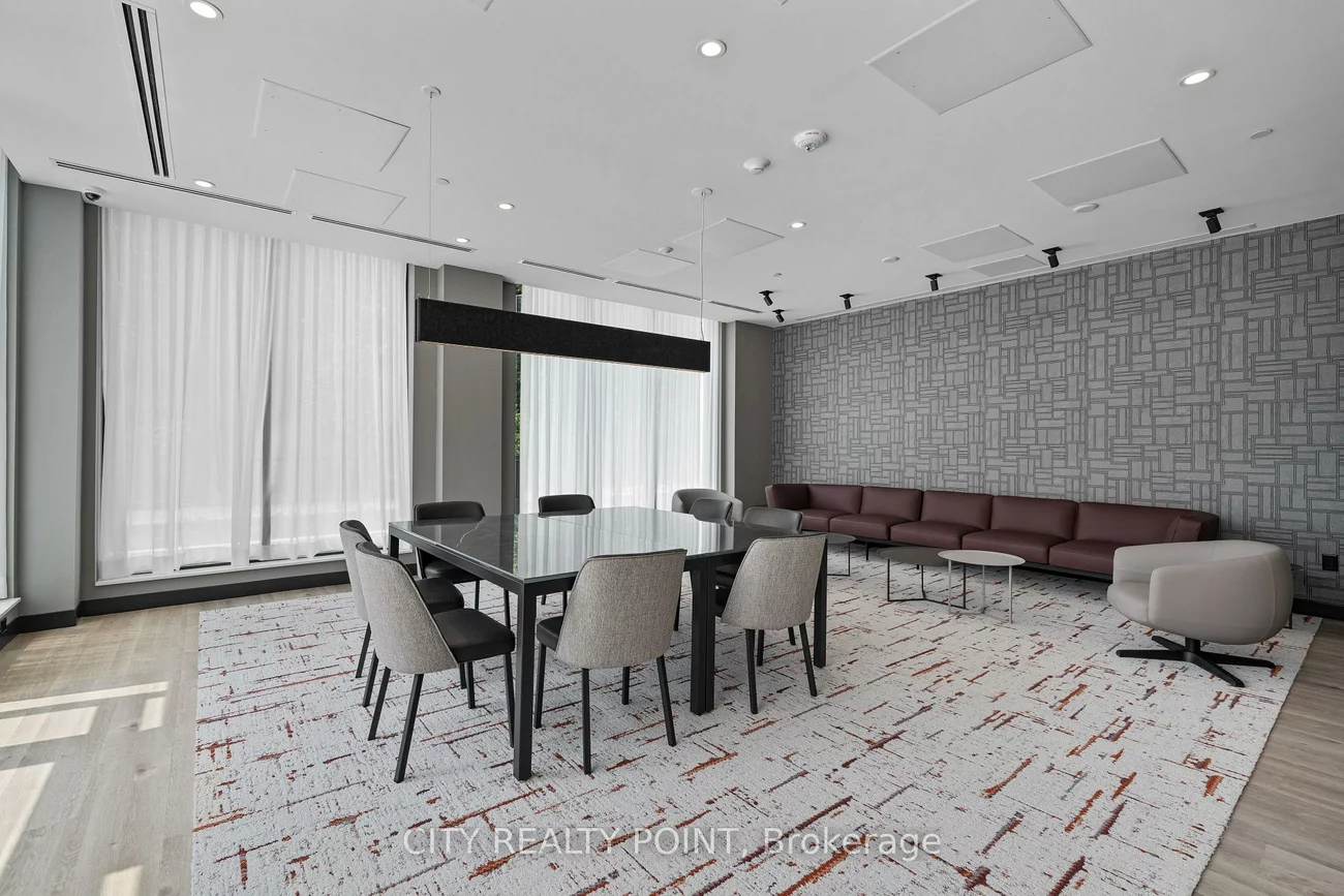 664, Spadina, University, Toronto