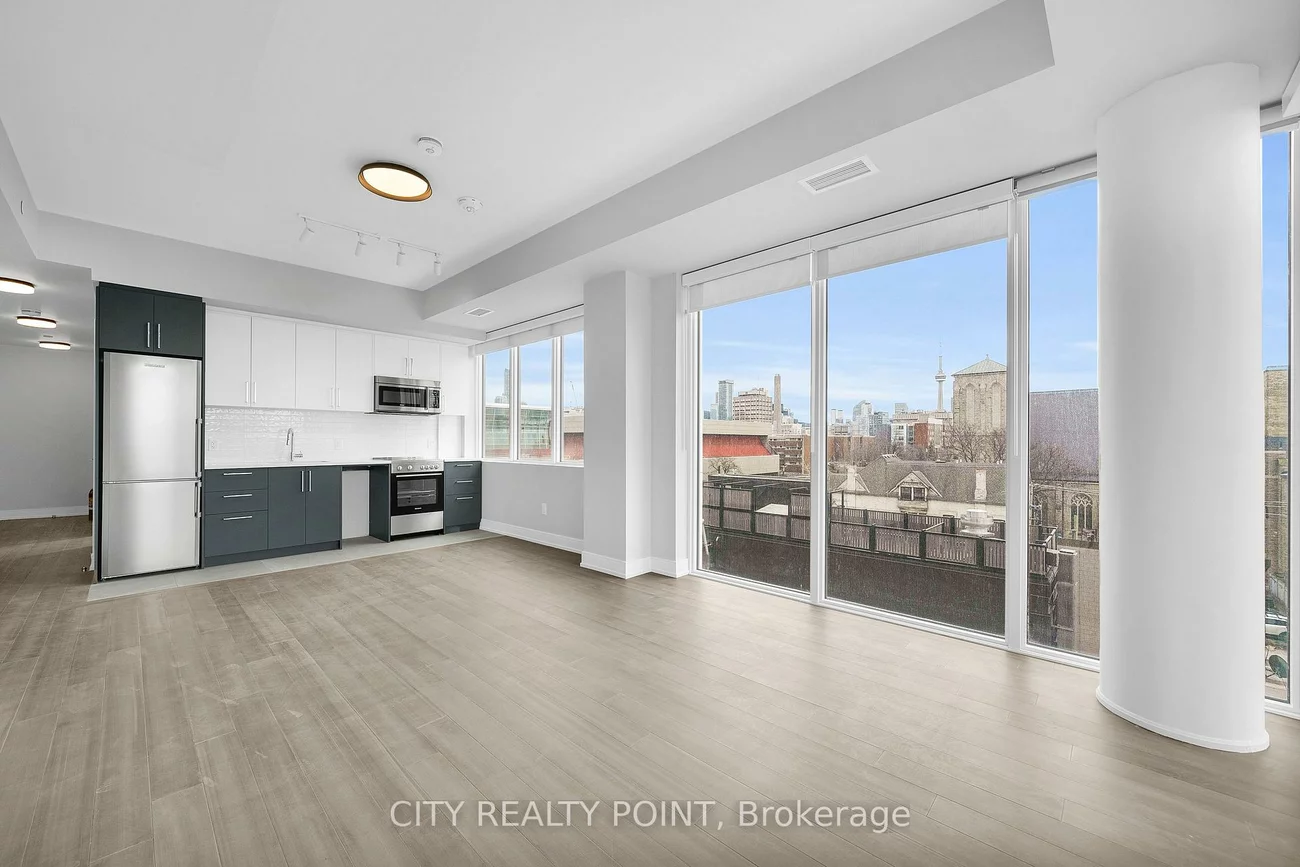 664, Spadina, University, Toronto