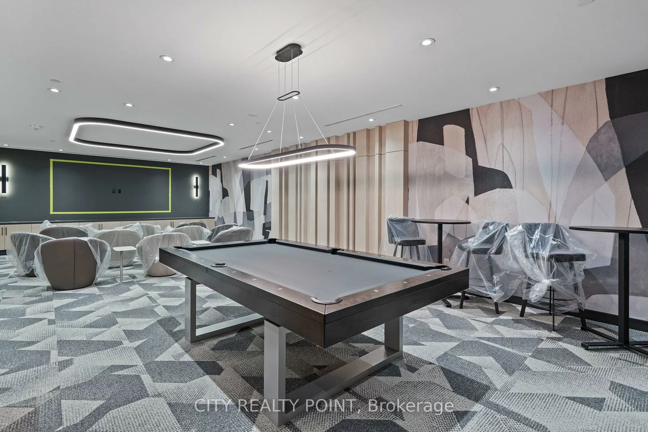 664, Spadina, University, Toronto