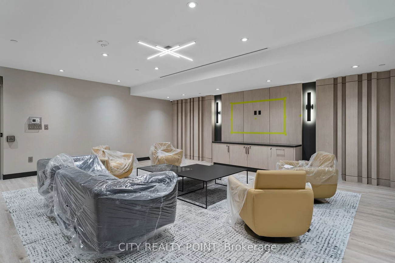 664, Spadina, University, Toronto