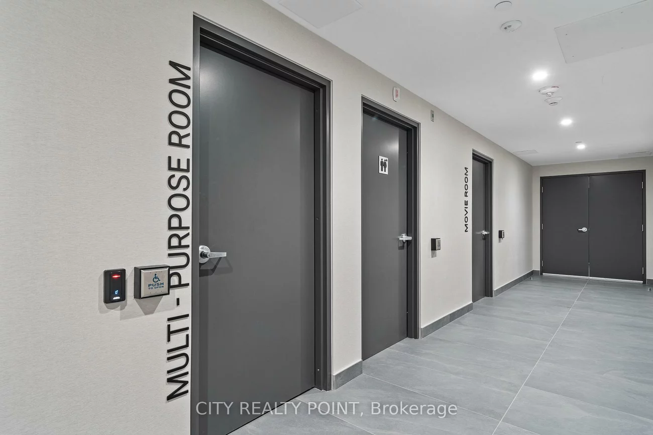 664, Spadina, University, Toronto