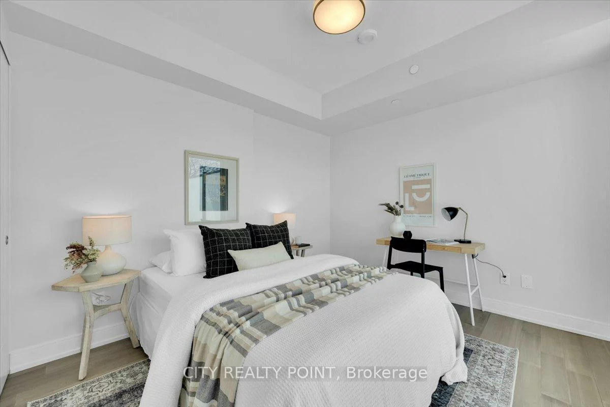 664, Spadina, University, Toronto