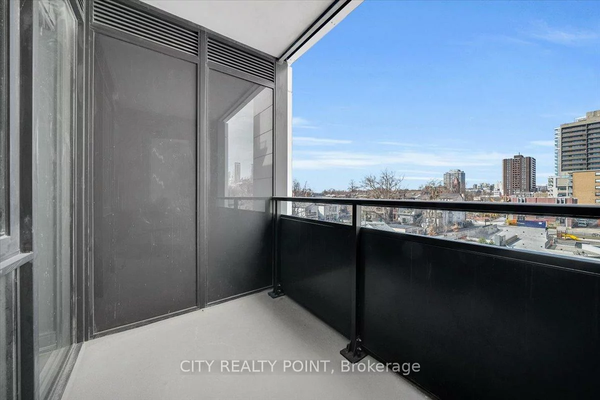 664, Spadina, University, Toronto