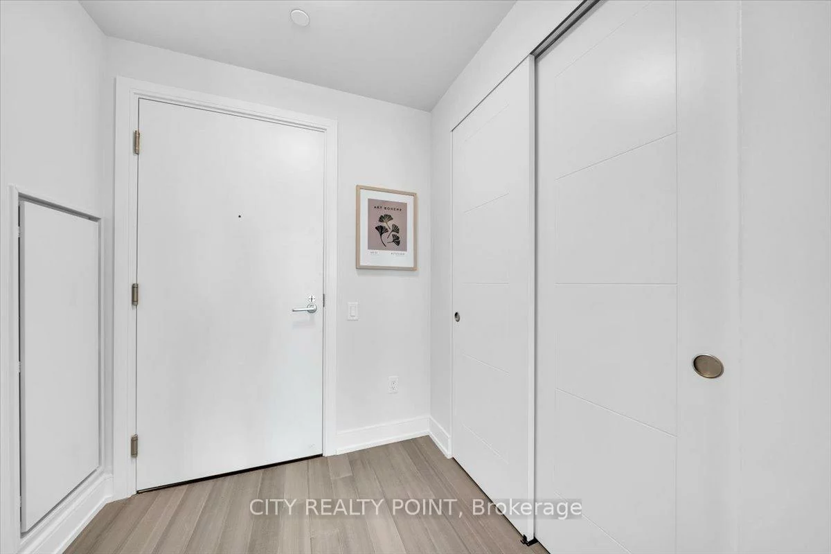 664, Spadina, University, Toronto