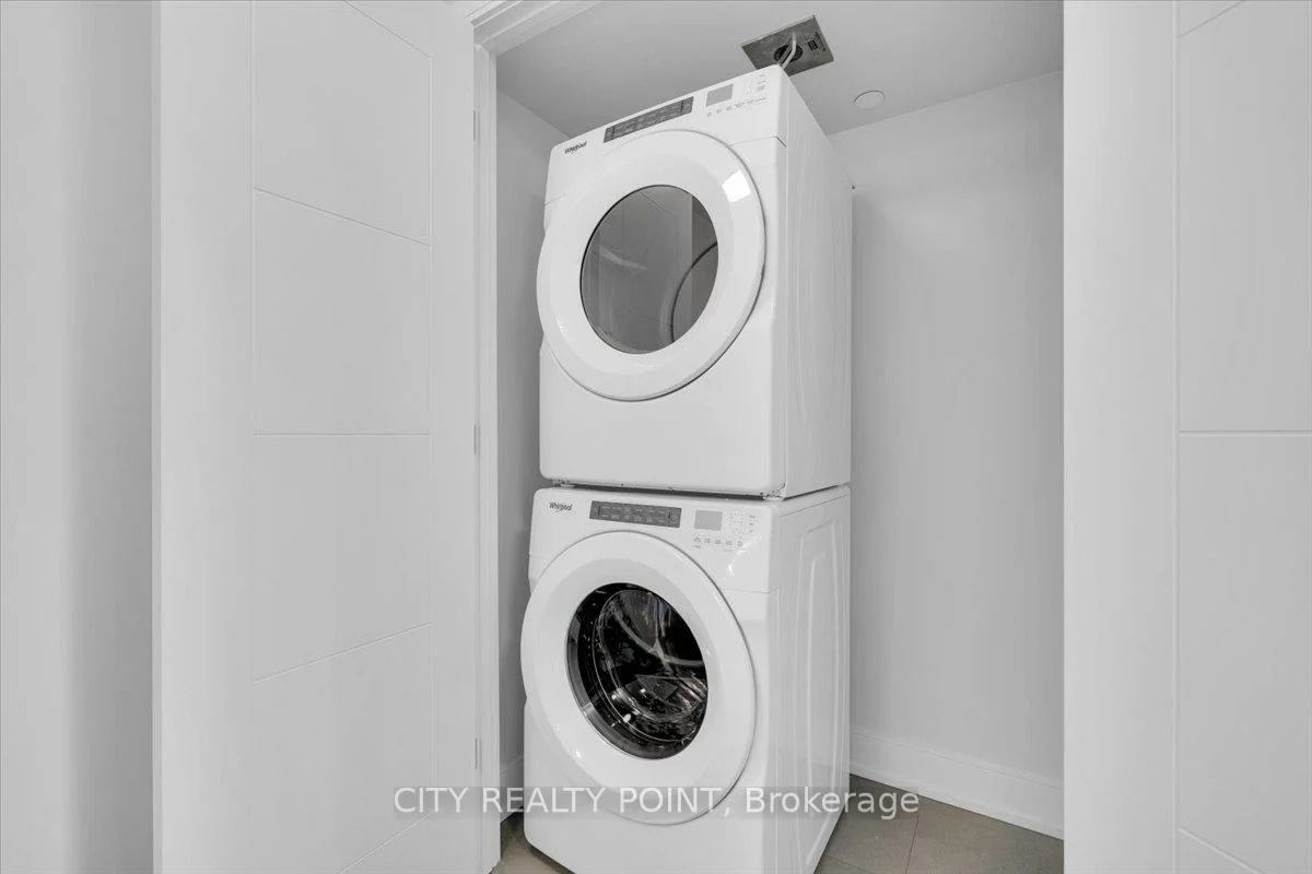 664, Spadina, University, Toronto