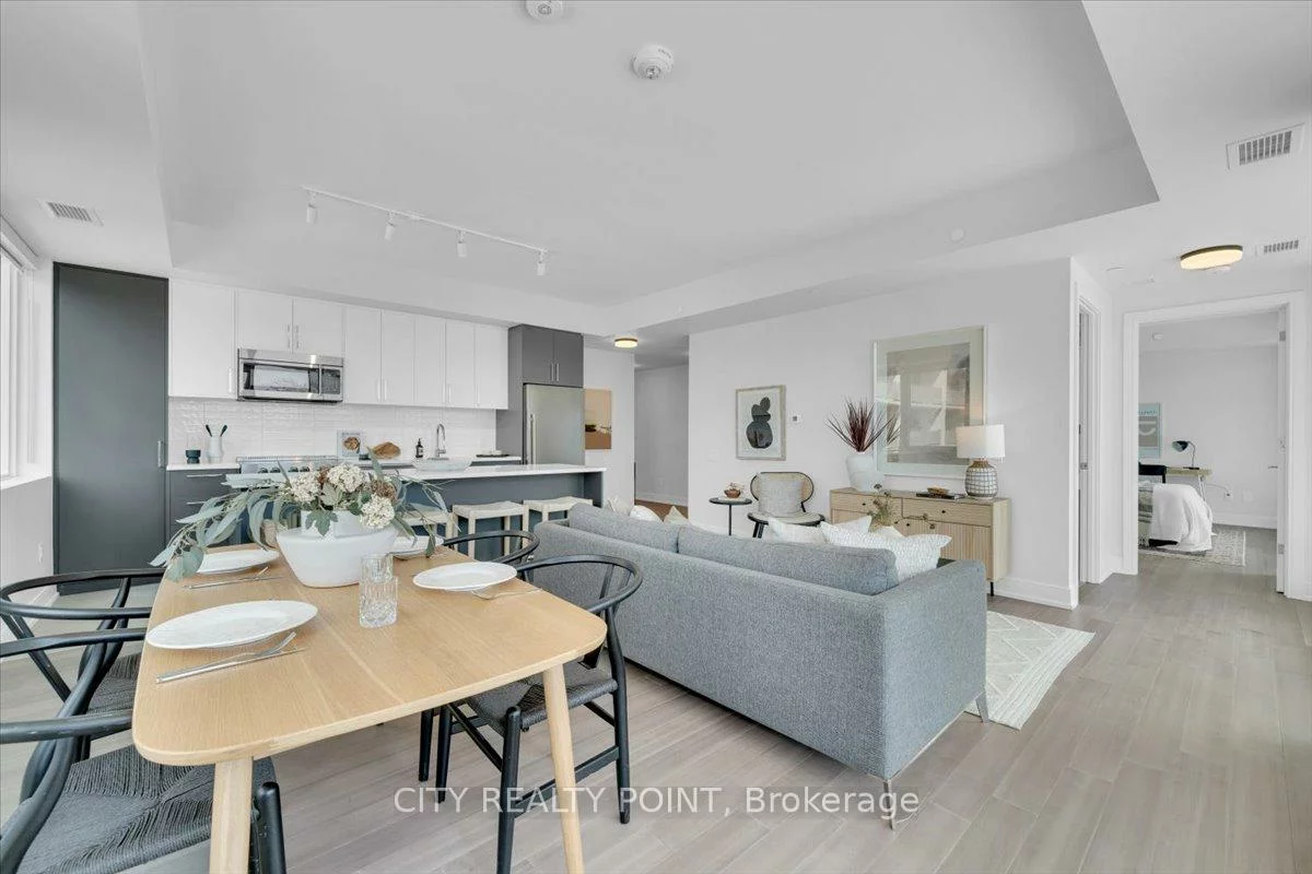 664, Spadina, University, Toronto