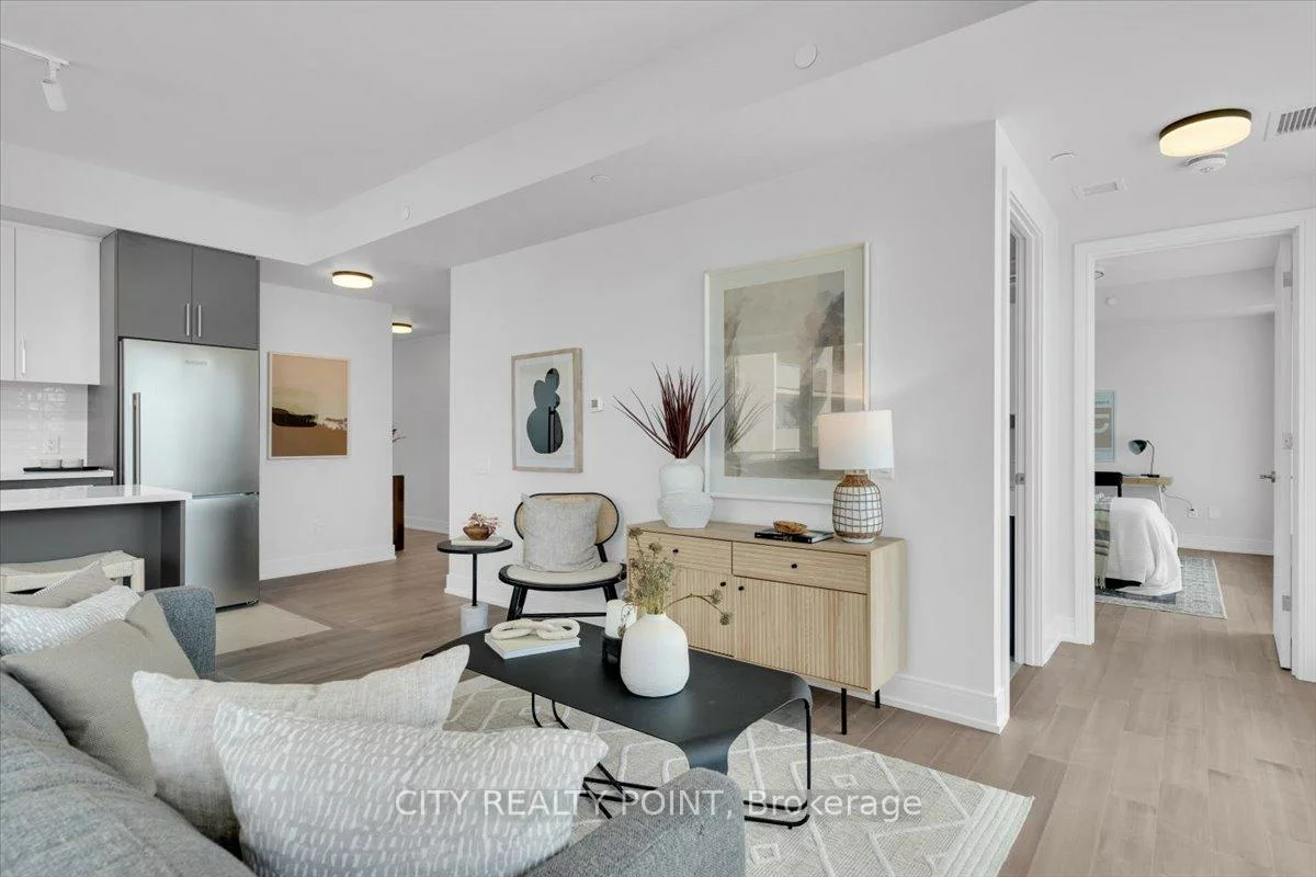 664, Spadina, University, Toronto