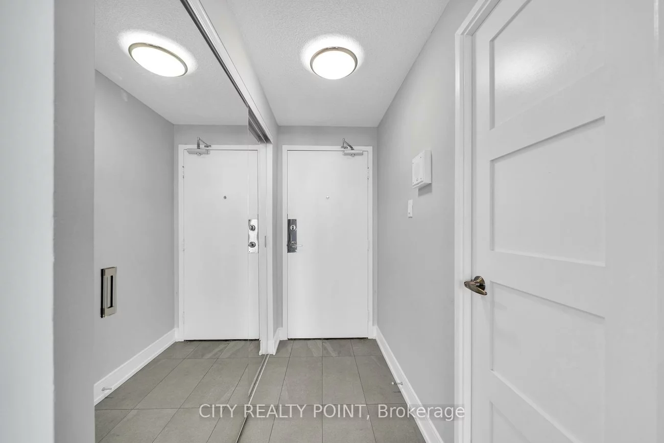 33, Isabella, Church-Yonge Corridor, Toronto