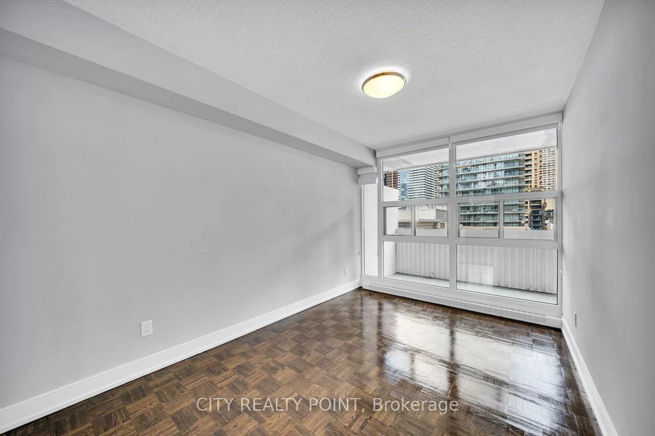 33, Isabella, Church-Yonge Corridor, Toronto