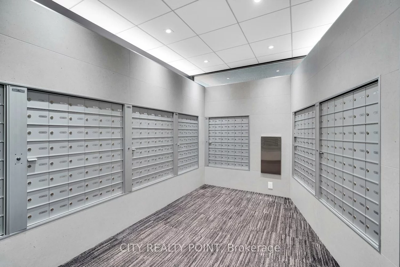 33, Isabella, Church-Yonge Corridor, Toronto