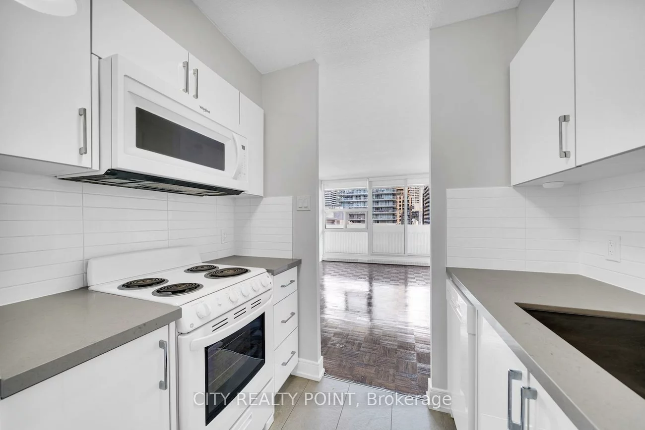 33, Isabella, Church-Yonge Corridor, Toronto