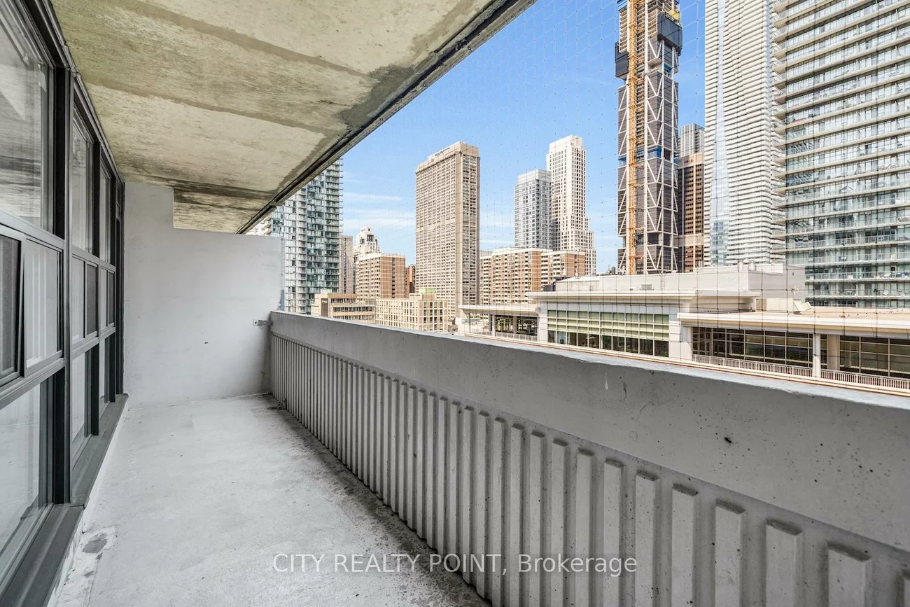 33, Isabella, Church-Yonge Corridor, Toronto