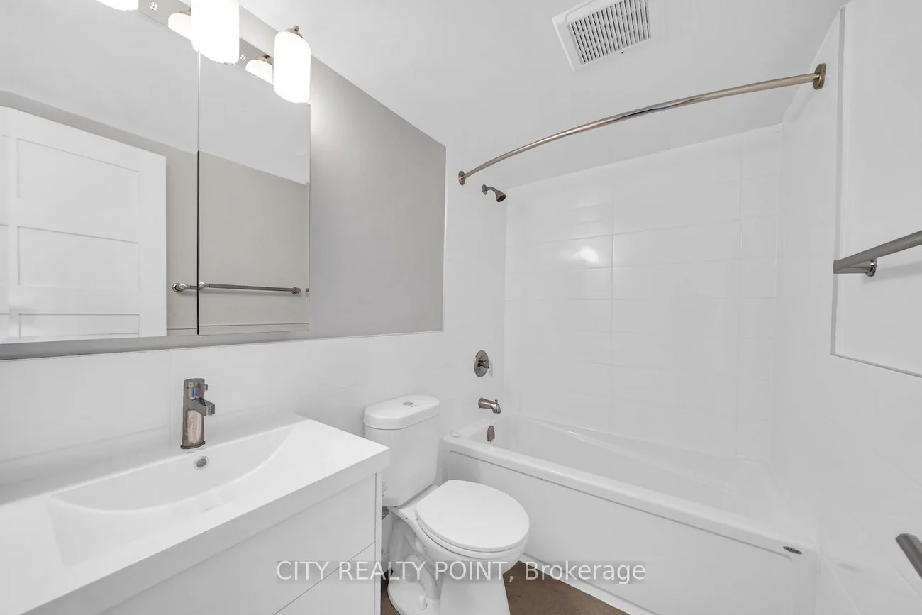 33, Isabella, Church-Yonge Corridor, Toronto