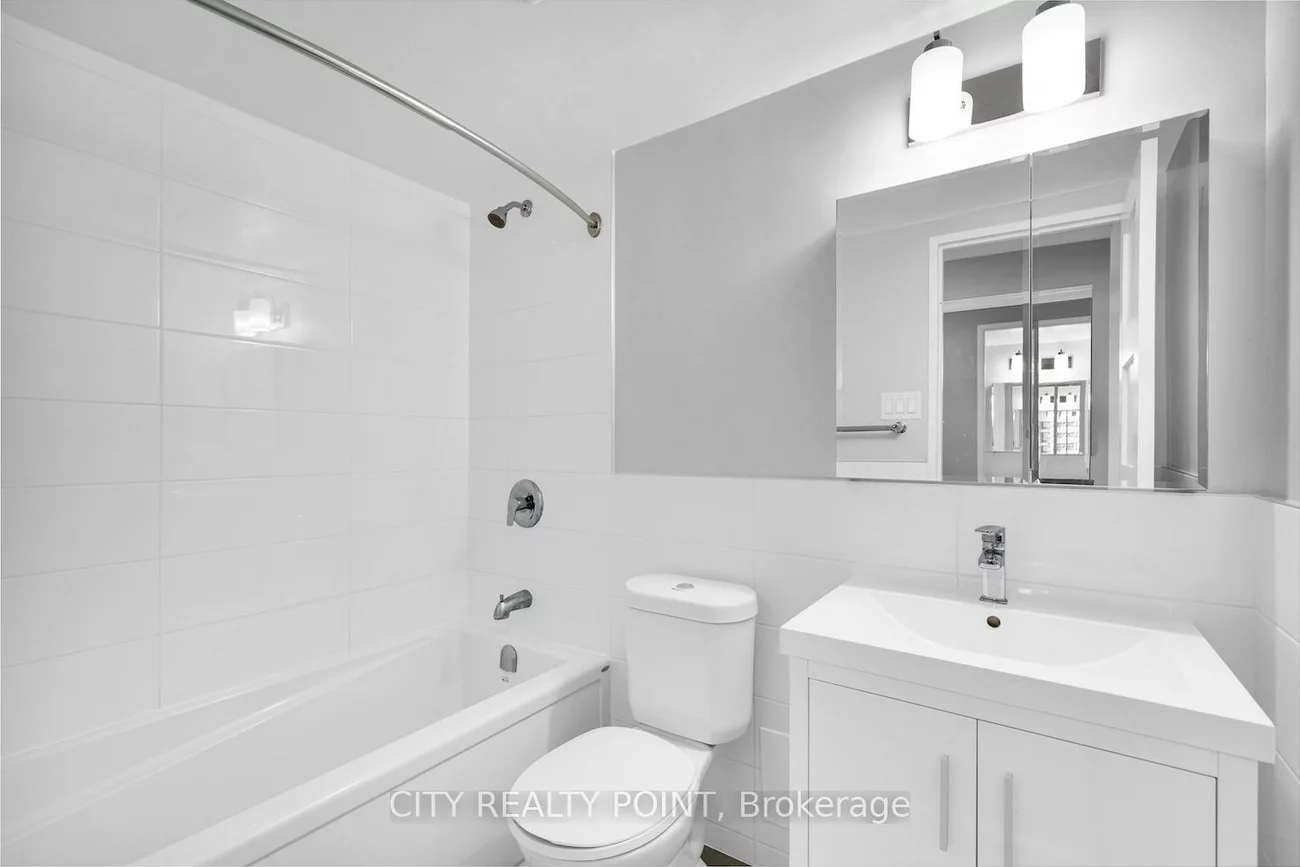 33, Isabella, Church-Yonge Corridor, Toronto