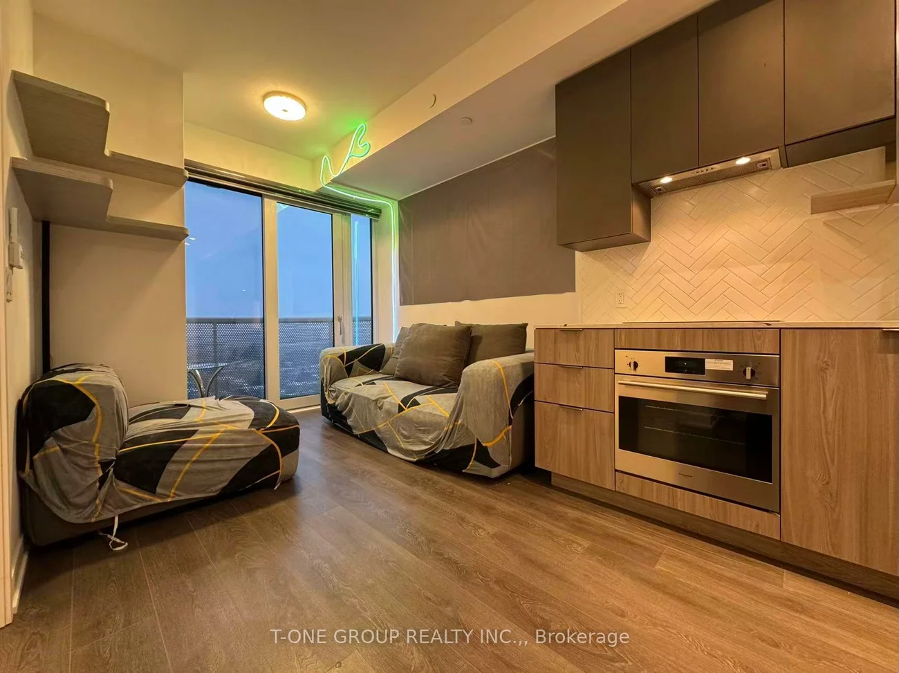 15, Holmes, Willowdale East, Toronto