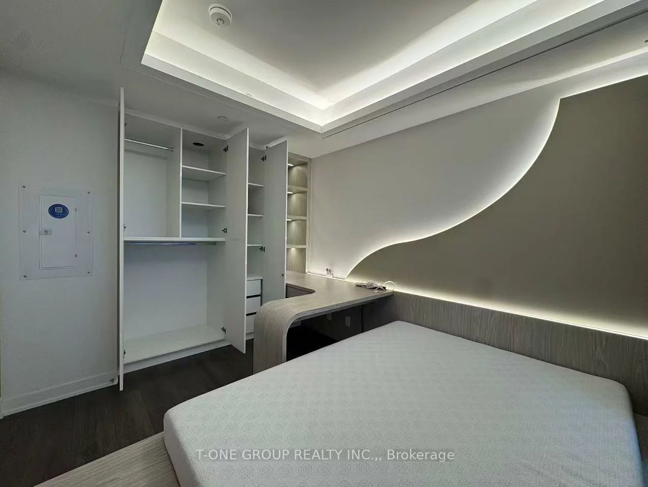 15, Holmes, Willowdale East, Toronto