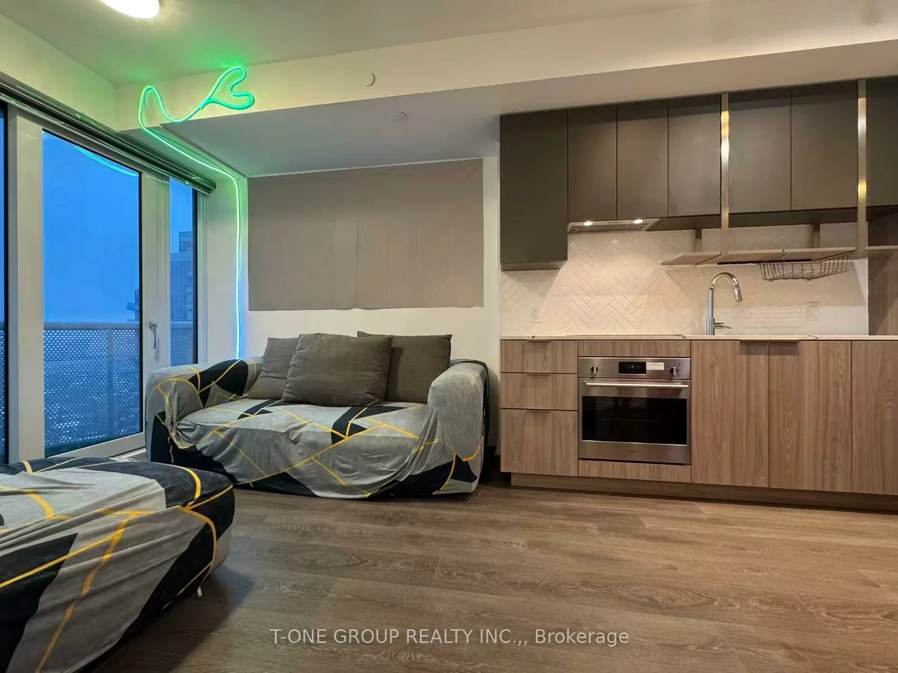 15, Holmes, Willowdale East, Toronto