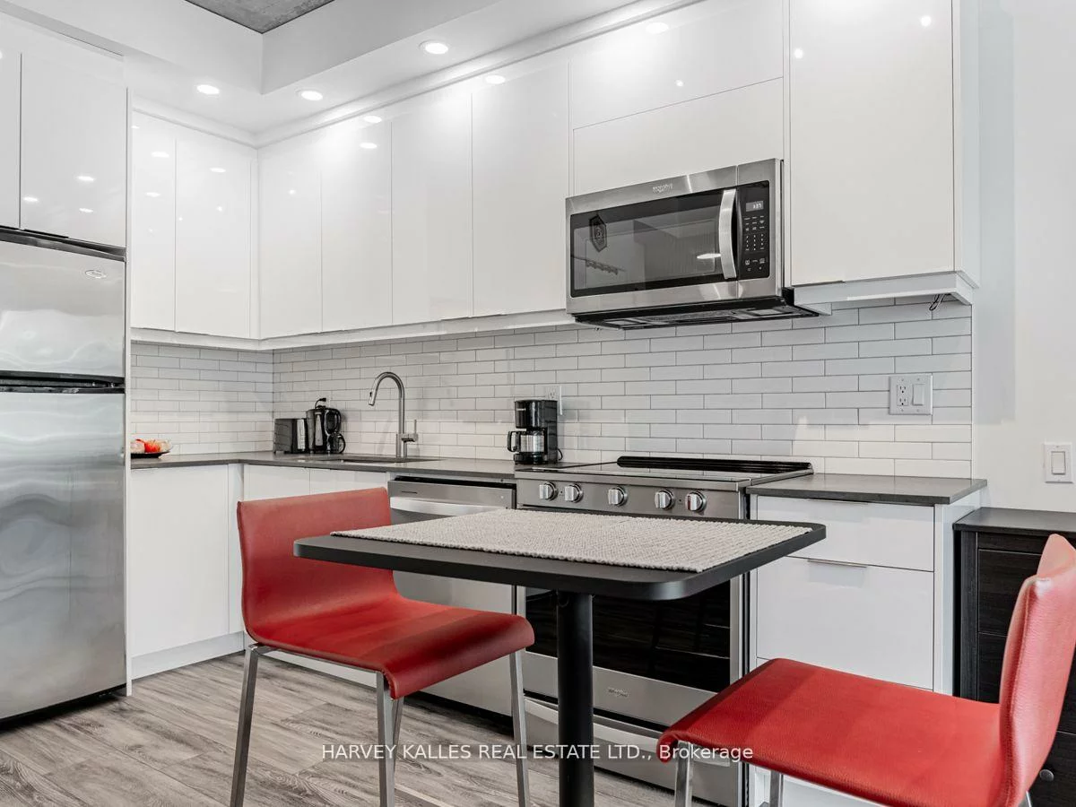 38, Niagara, Waterfront Communities C1, Toronto