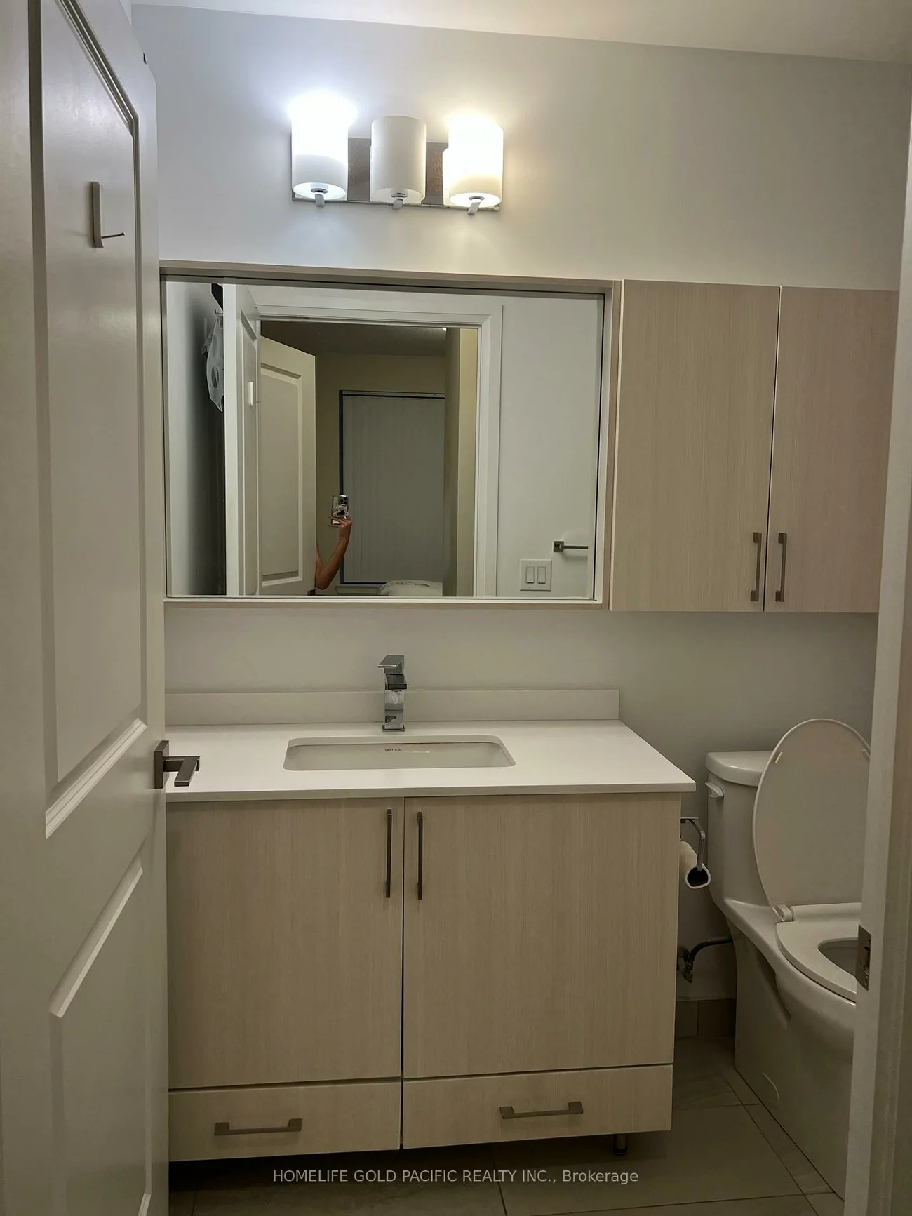 591, Sheppard, Bayview Village, Toronto