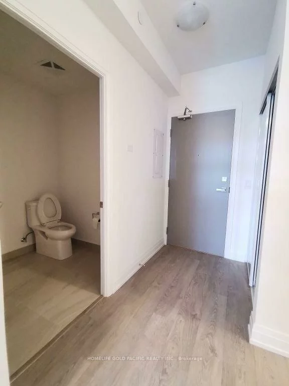 591, Sheppard, Bayview Village, Toronto