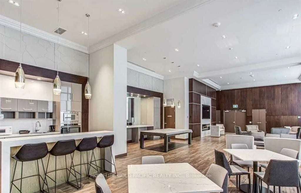 591, Sheppard, Bayview Village, Toronto