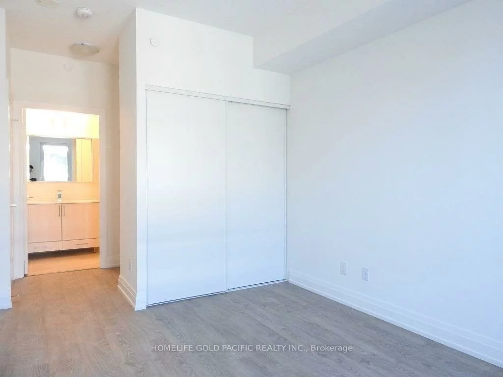 591, Sheppard, Bayview Village, Toronto